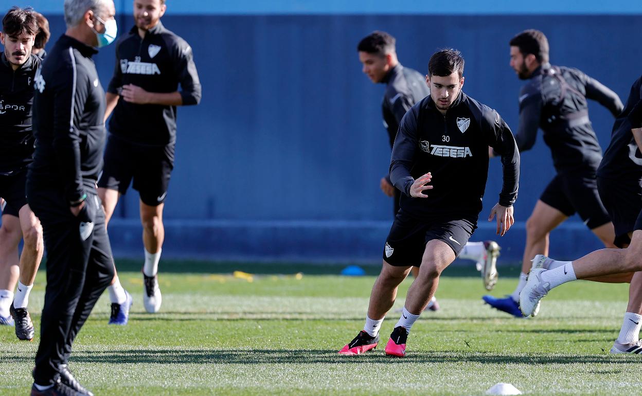 El jugador Ramon Enriquez, durante un entrenamiento con el Málaga esta temporada.