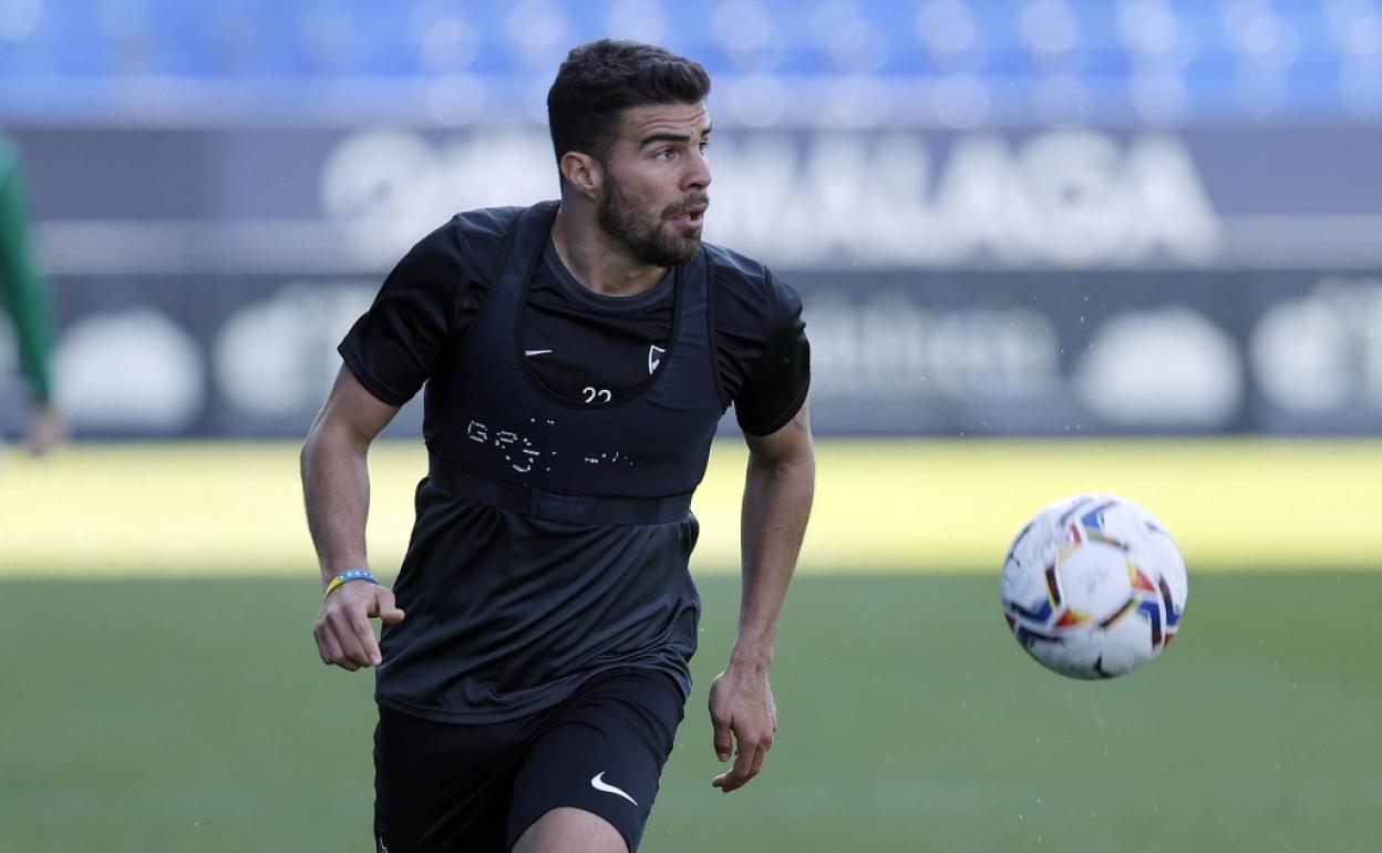 Alexander González, durante un entrenamiento reciente del Málaga.