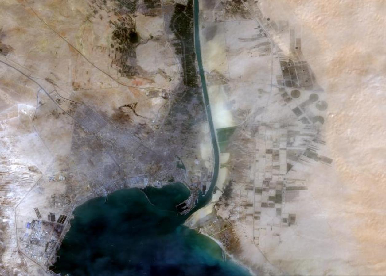 Vista de satélite de la entrada al Canal desde Suez.