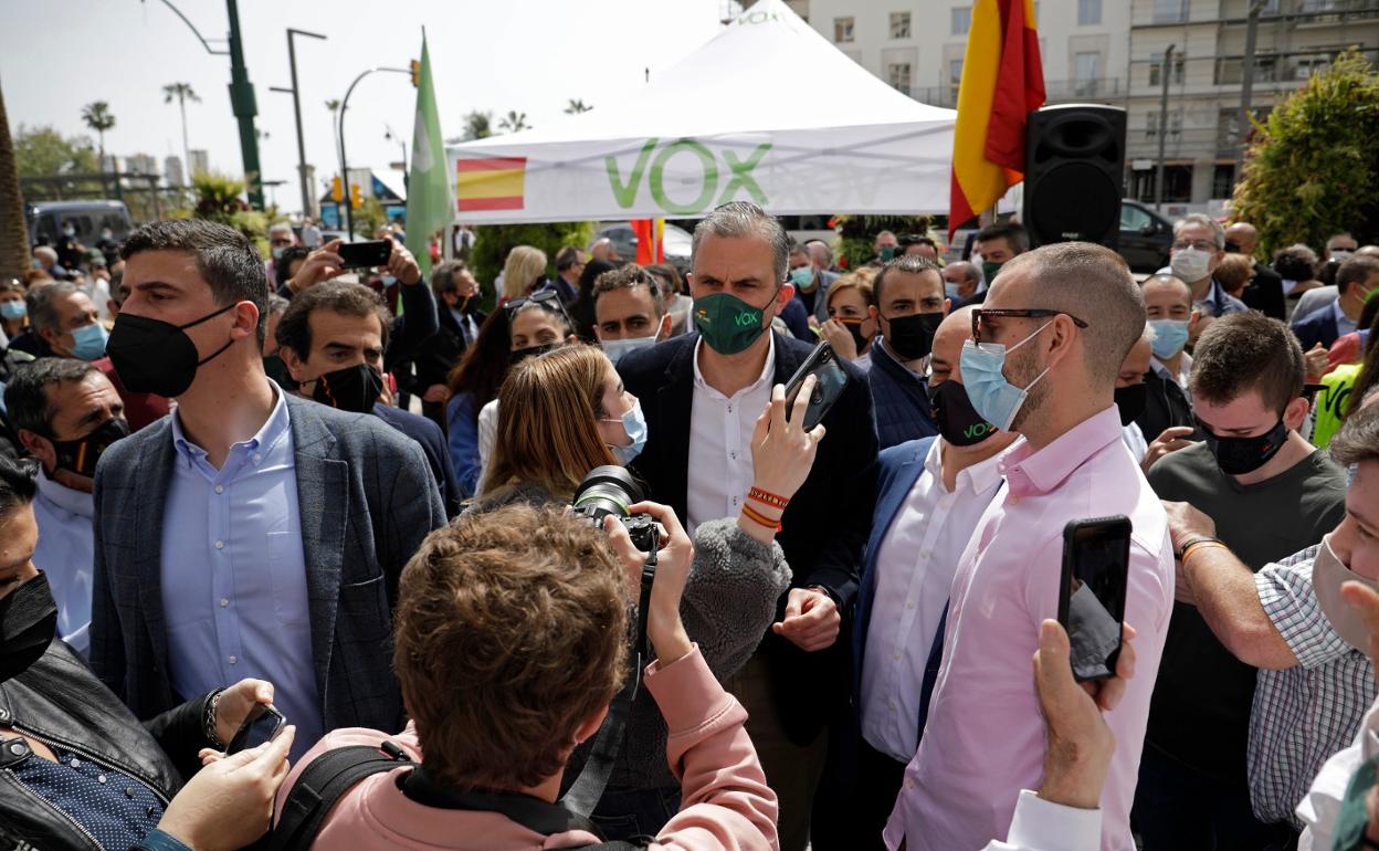 Ortega Smith, esta mañana en la calle Larios. 