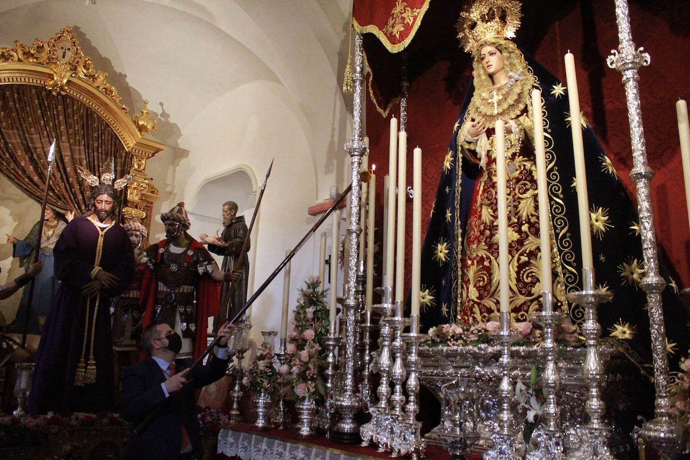 Encendido de velas en Dulce Nombre. 