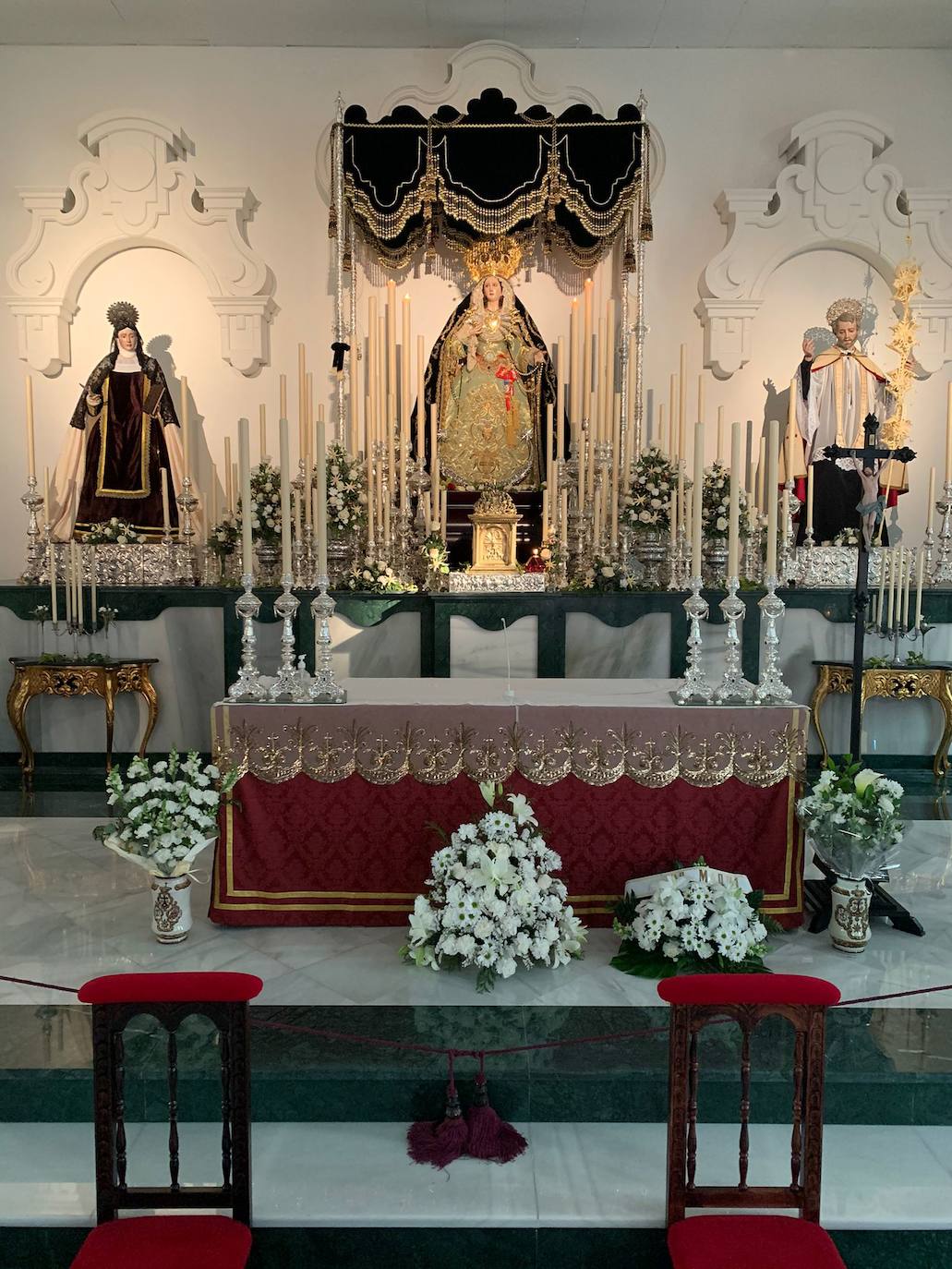 Veneración del Santísimo Cristo de la Humildad y Paciencia y María Santísima de los Dolores y Esperanza en la Parroquia de San Vicente de Paúl.