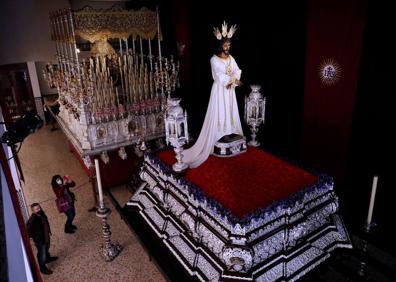 Imagen secundaria 1 - Semana Santa de Málaga 2021: Jesús Cautivo estrena la reforma de su trono en su veneración en la casa hermandad