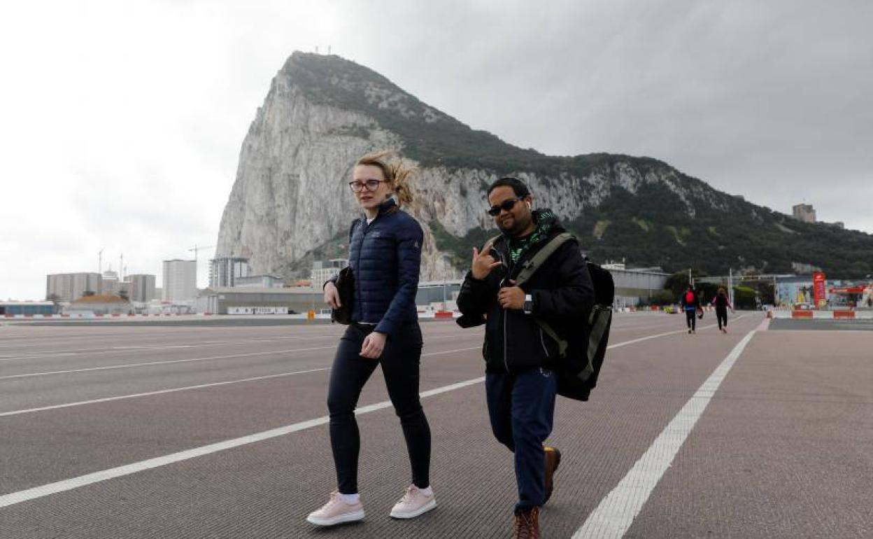 España levanta este martes las restricciones de acceso por vía terrestre a Gibraltar