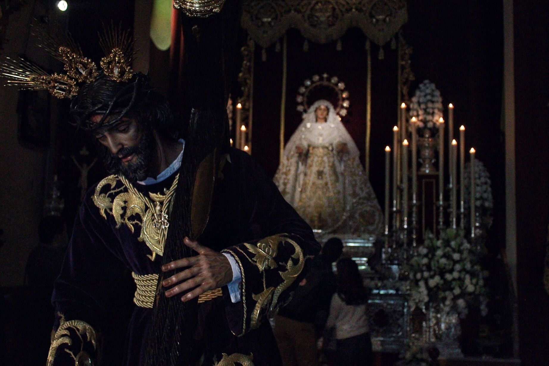 Nuestro Padre Jesús Nazareno de los Pasos en el Monte Calvario y María Santísima del Rocío Coronada en la parroquia de San Lázaro.