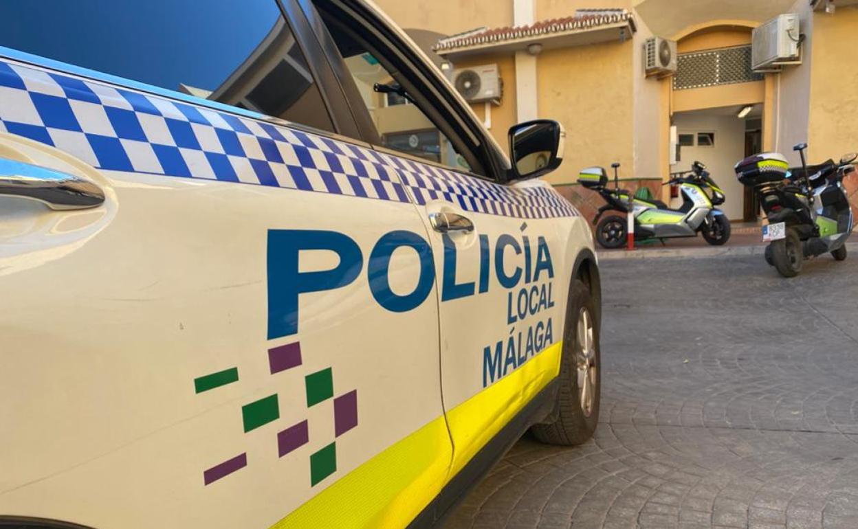 Málaga: Detenido por enfrentarse a los policías que le dijeron que se pusiera mascarilla mientras bebía alcohol en la calle Beatas