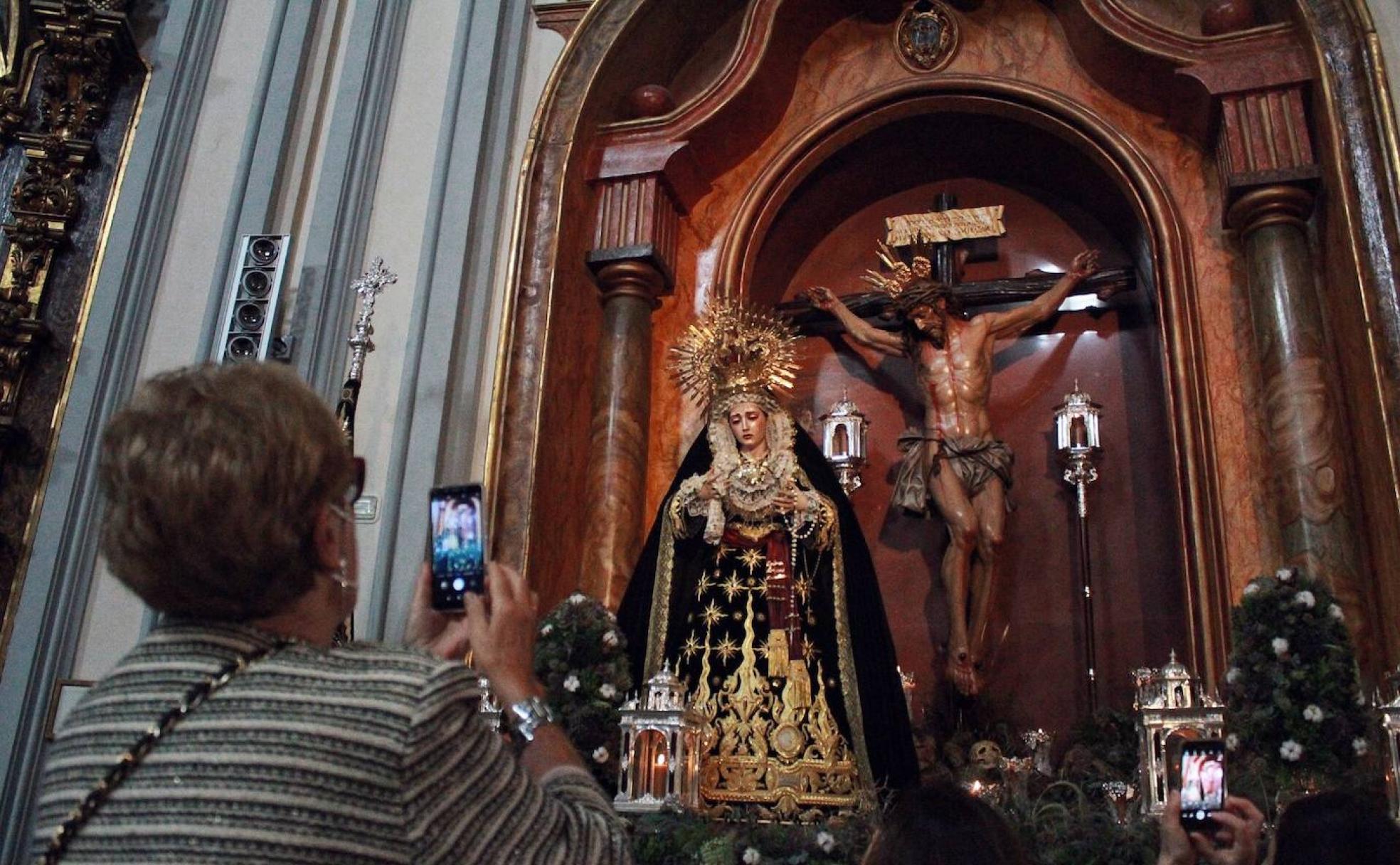 Las imágenes de la Virgen de los Dolores en su Amparo y Misericordia y el Cristo de la Victoria. 