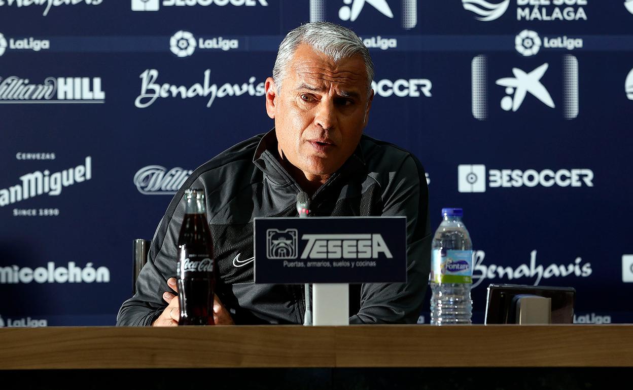 El entrenador del Málaga, Sergio Pellicer, comparece en la sala de prensa del estadio de La Rosaleda.