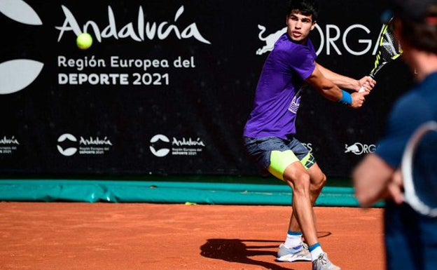 Carlos Alcaraz, en Marbella entrenándose. 