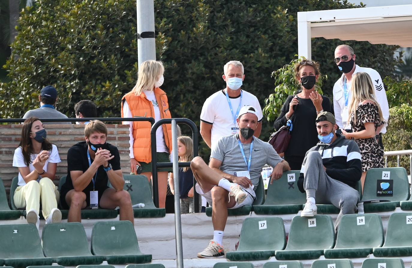 Hubo buen ambiente en la pista Manolo Santana de Puente Romano, pese a las restricciones por el Covid.