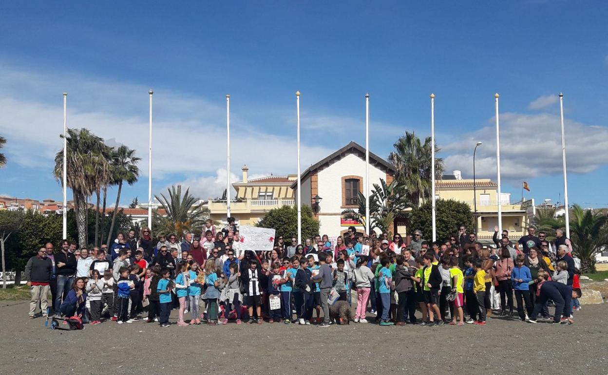 Imagen de la protesta realizado en octubre de 2018 en Benajarafe. 