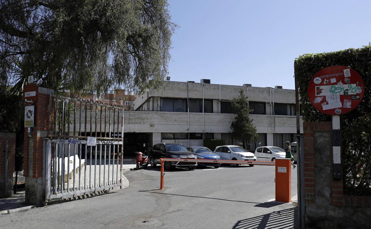 Edificio de los antiguos comedores universitarios en el Ejido. 