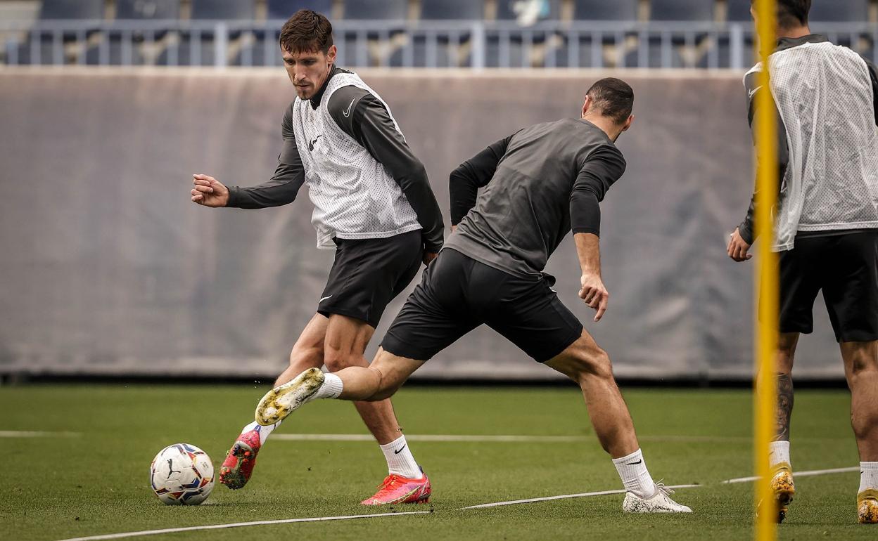 El jugador Stefan Scepovic, durante un entrenamiento de esta semana con el Málaga.