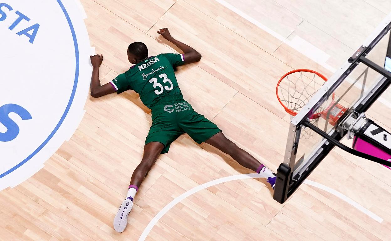 Yannick Nzosa, durante el partido contra el Burgos. 