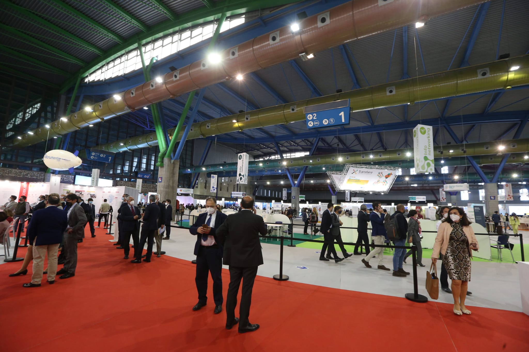 El presidente andaluz, Juanma Moreno, interviene en este encuentro que se desarrolla hoy y mañana en el Palacio de Ferias y Congresos de la capital.