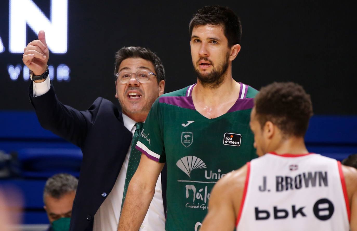 Victoria del Unicaja ante el R. Bilbao Basket. 