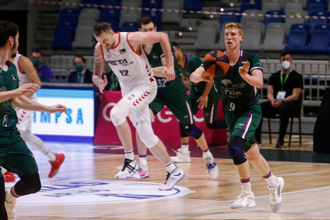 Victoria del Unicaja ante el R. Bilbao Basket. 