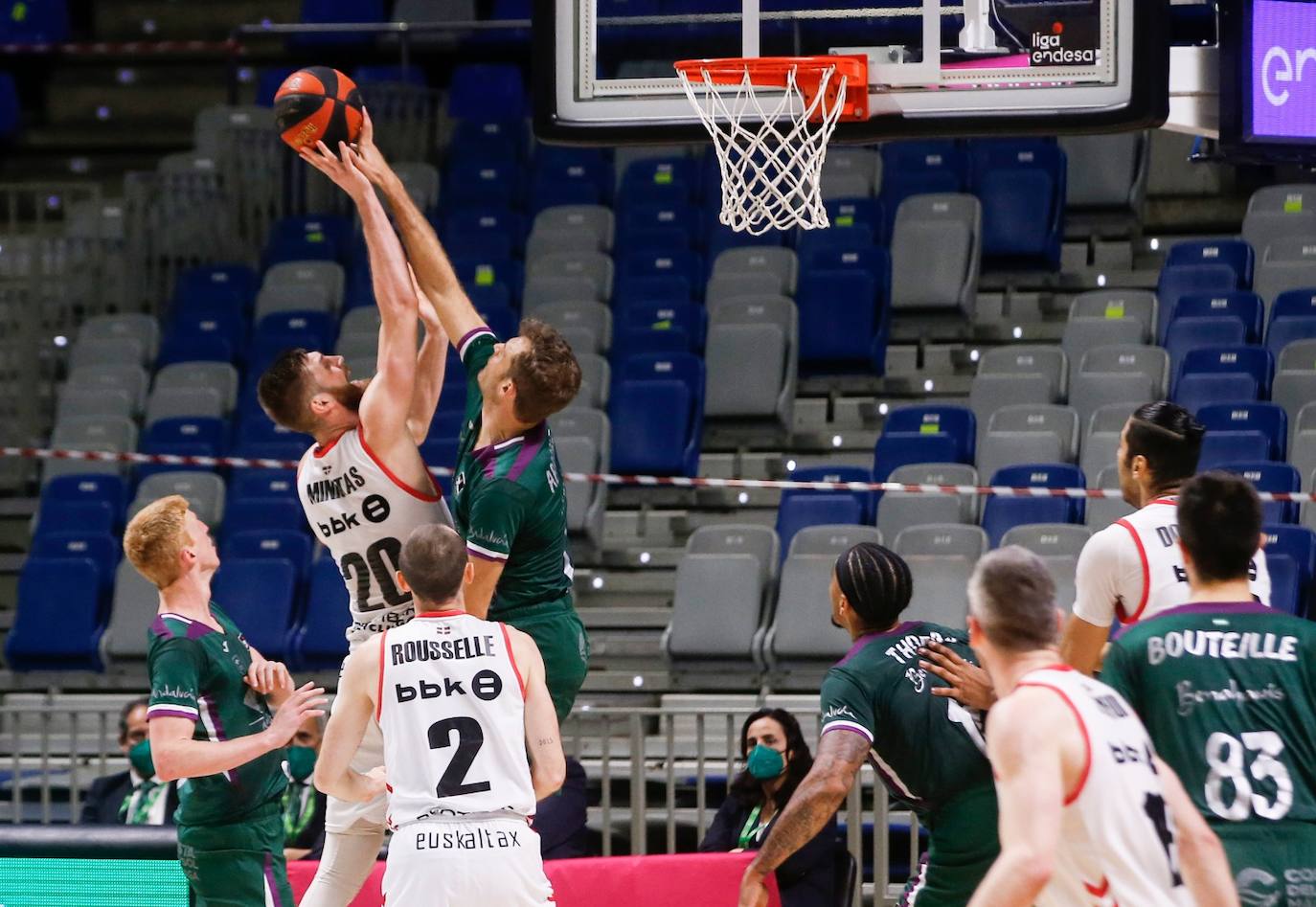 Victoria del Unicaja ante el R. Bilbao Basket. 