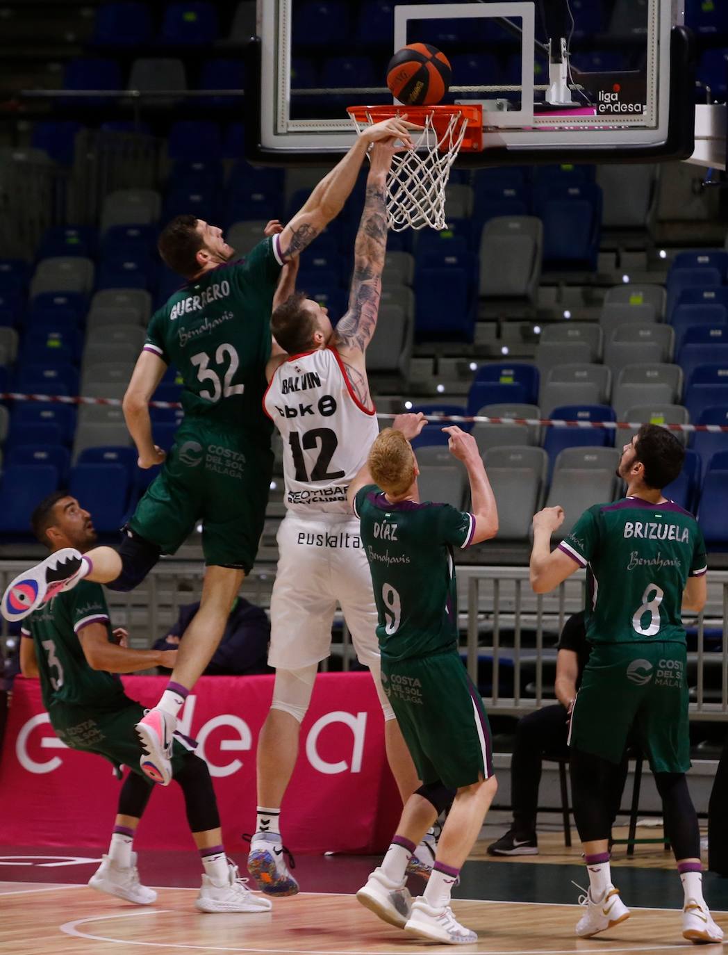 Victoria del Unicaja ante el R. Bilbao Basket. 