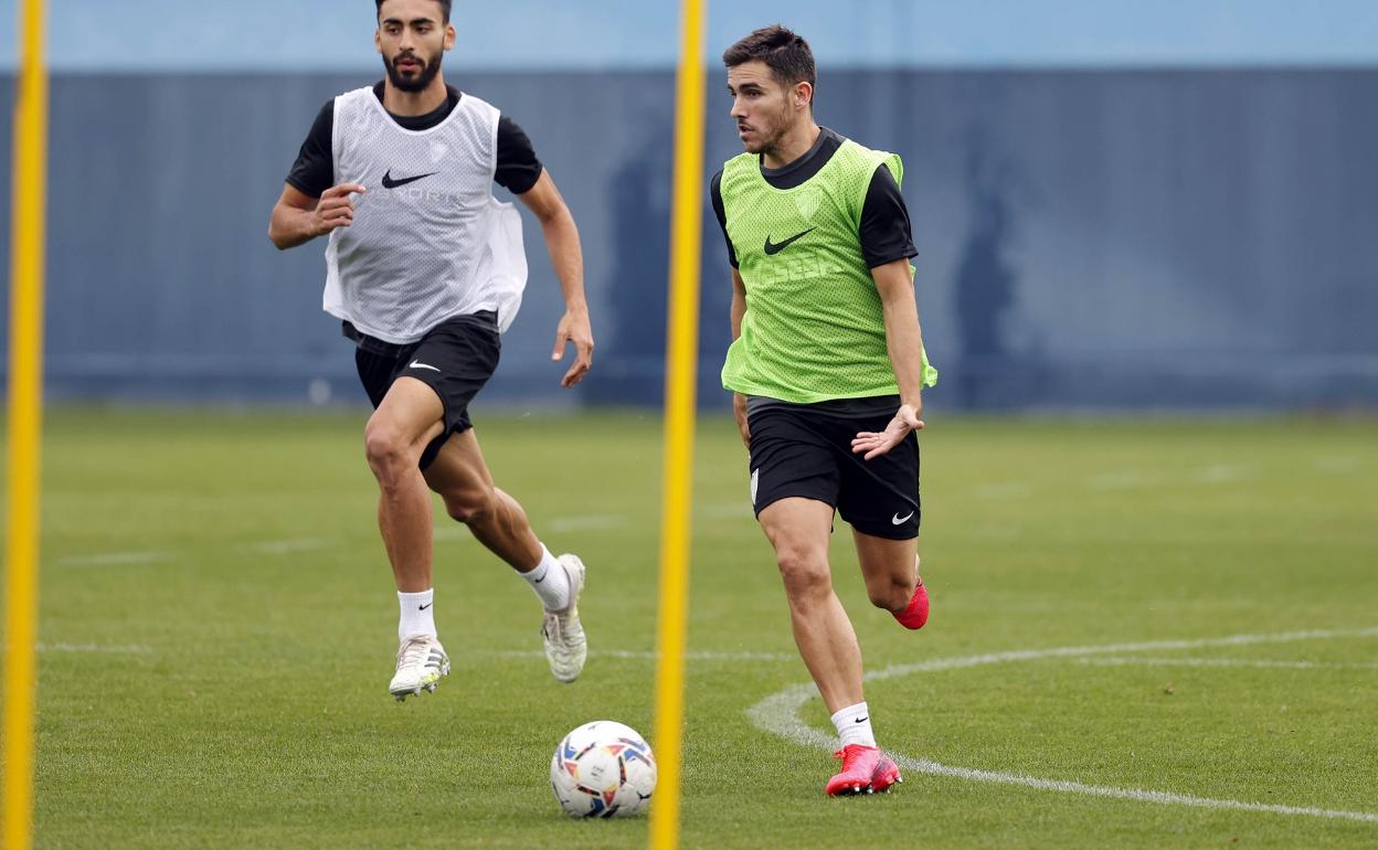 El jugador del Málaga, Jairo Sampeiro, durante un entrenamiento del Málaga.