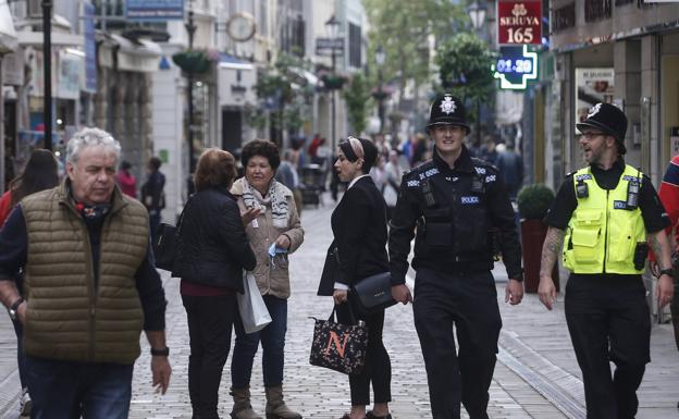 Galería. Gibraltar, libre de mascarillas. 
