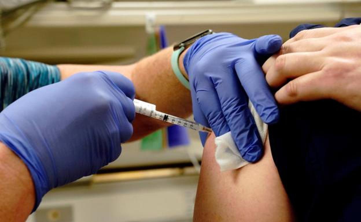 Coronavirus: Qué hacer para ser vacunado contra la covid en Andalucía si no se está en las listas del SAS