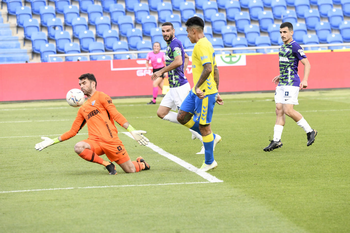 El Málaga empata en Las Palmas (1-1). 