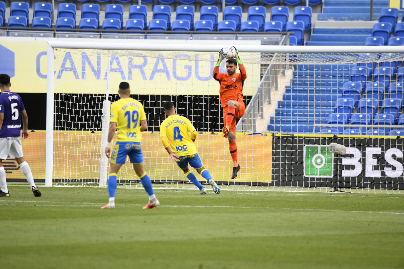 El Málaga empata en Las Palmas (1-1). 