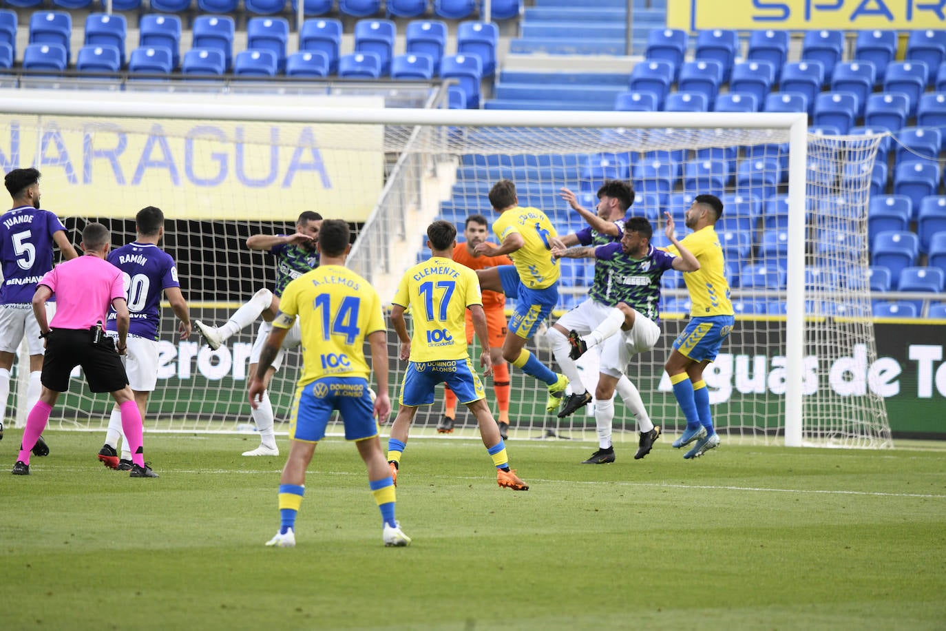 El Málaga empata en Las Palmas (1-1). 