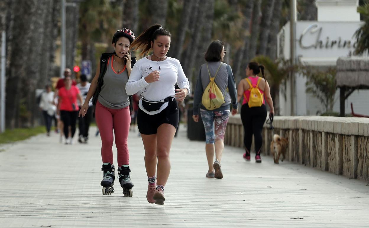 De prosperar la propuesta municipal, los corredores tendrán que ejercitarse al otro lado del muro. 
