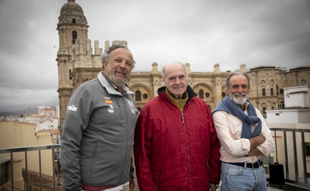 Manuel Martínez, Félix Gancedo y Jorge Haenelt, en la terraza de Molina Lario. 