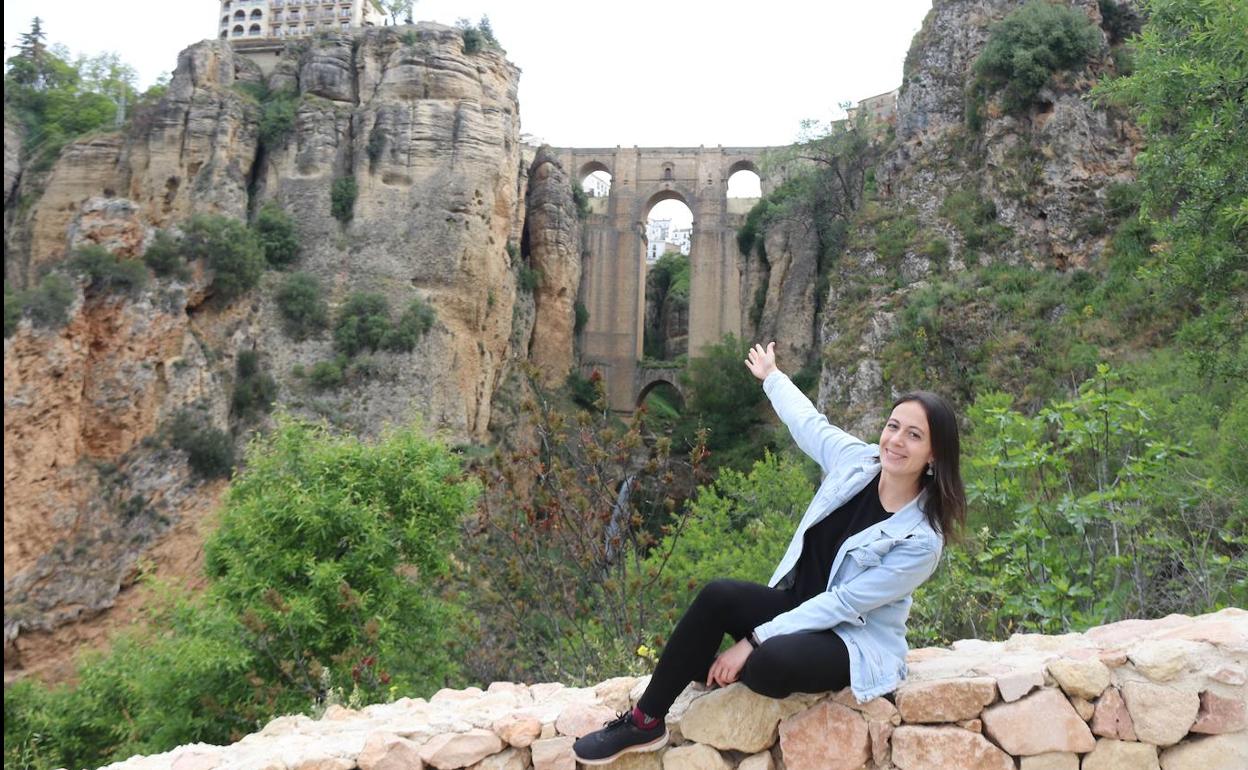 Villalón, en su lugar favorito en Ronda: las vistas al Puente y el Tajo desde el Camino del Albacar. 