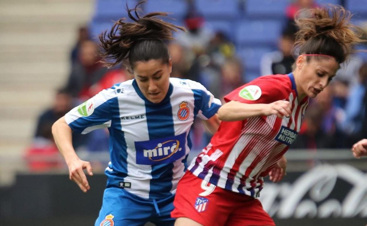 Estíbaliz Muñoz Torralbo (a la izquierda), junto a su compañera y rival Esther González. 