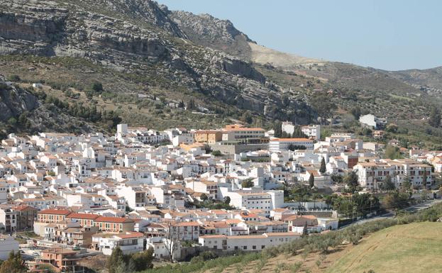 Valle de Abdalajís sólo limita con Antequera y Álora.