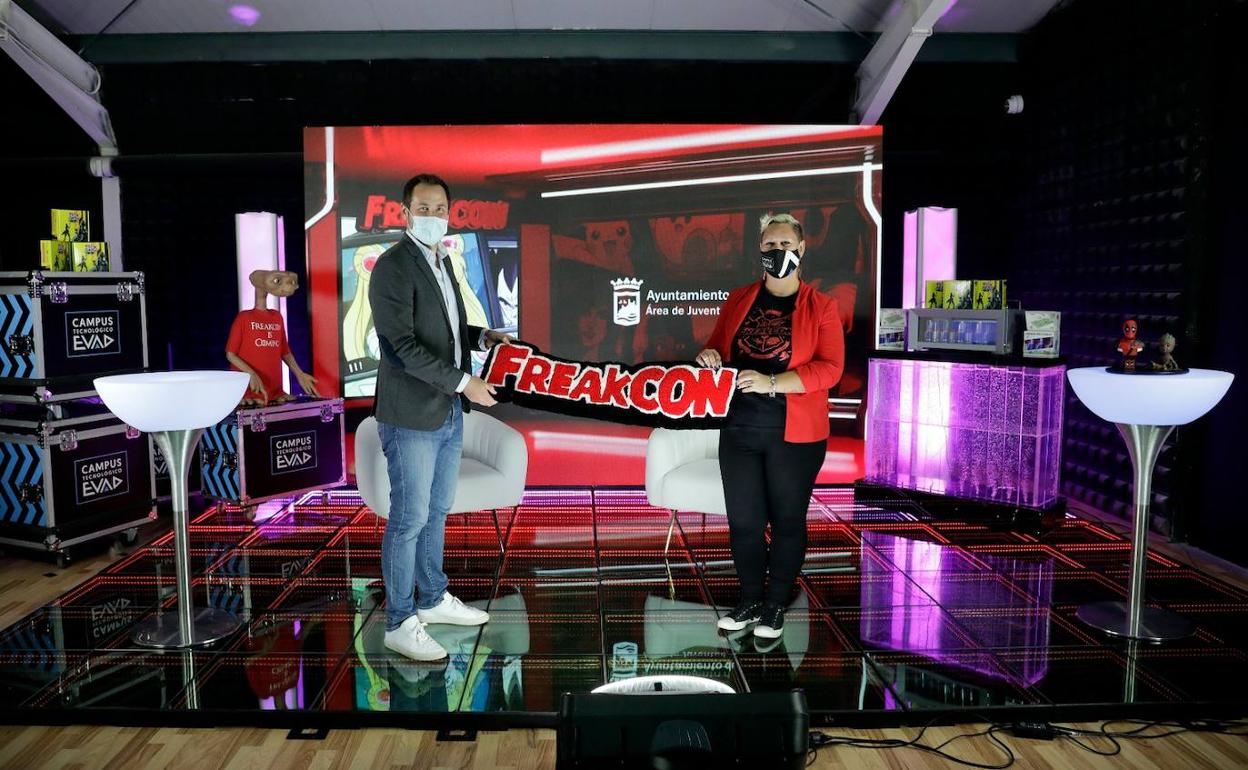 Luis Verde y Mónica Ibars, en la presentación del festival justo en el plató de las instalaciones. 