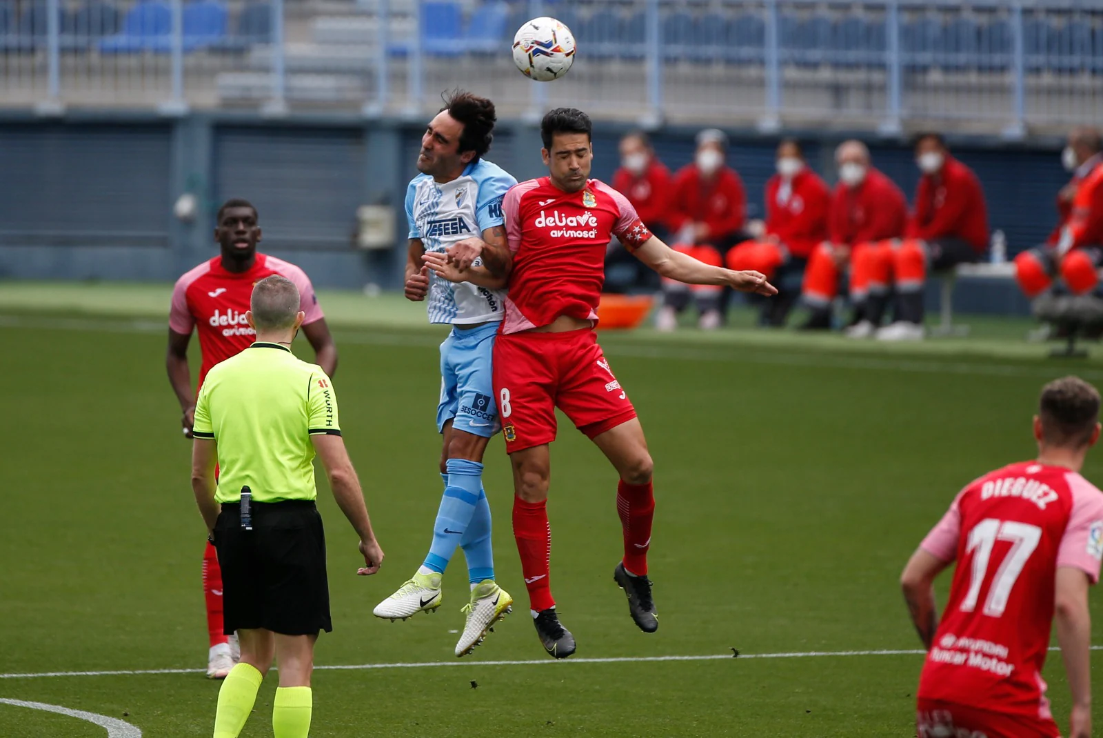 Un penalti polémico y un juego inoperante llevan al Málaga a la derrota