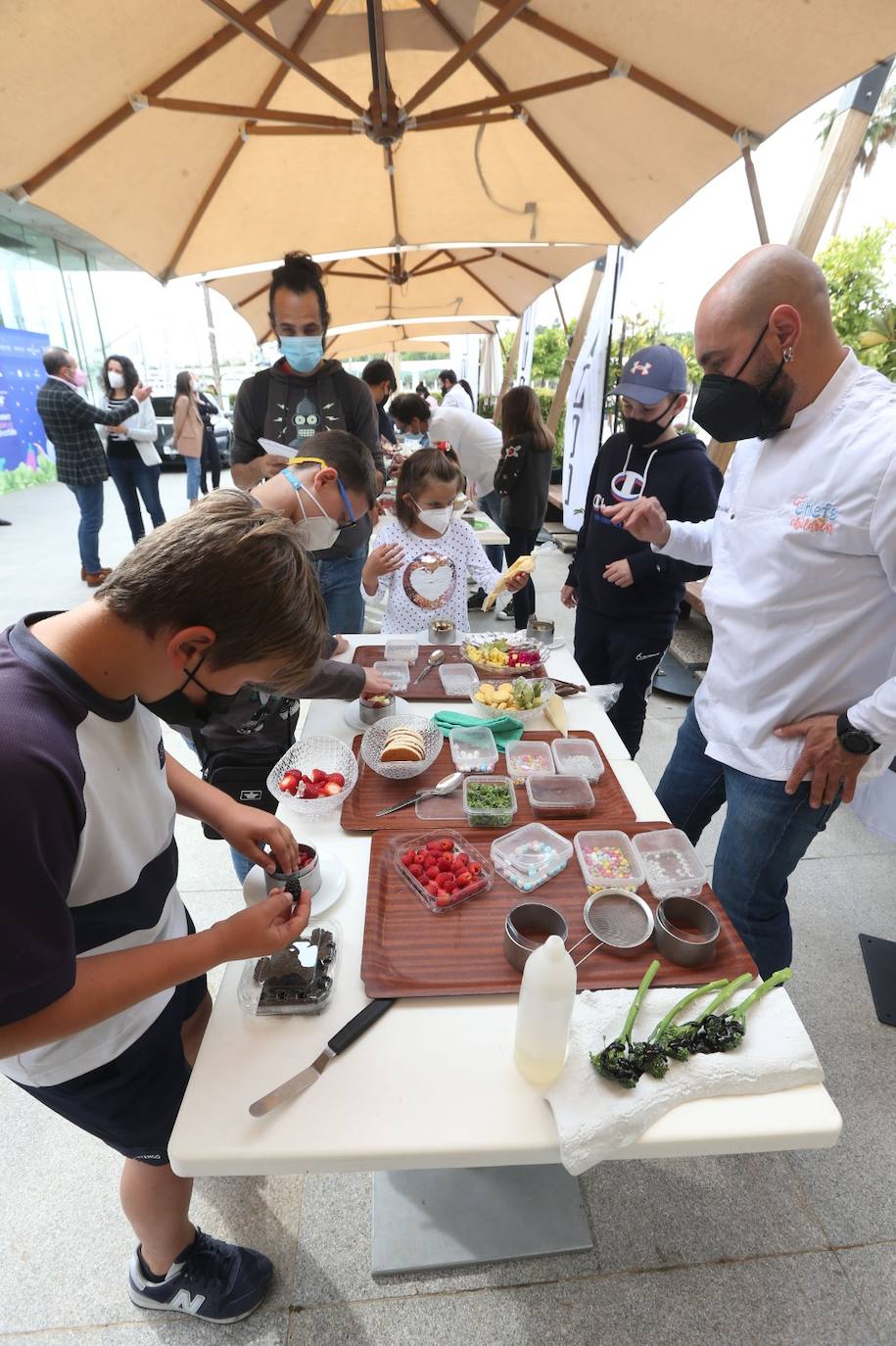 El taller se desarrolló en la terraza del Restaurante José Carlos García, en el Muelle Uno 