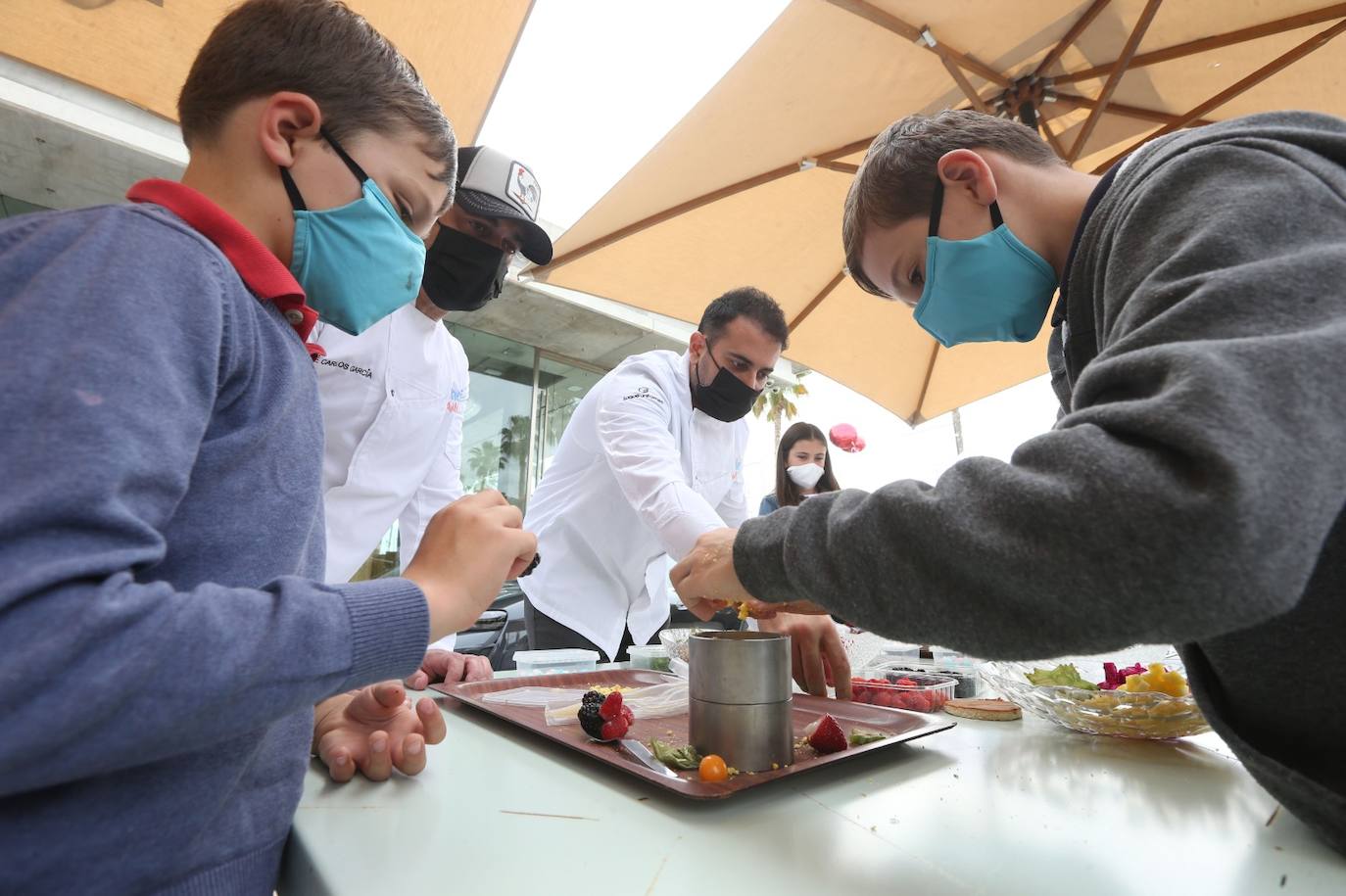 El taller se desarrolló en la terraza del Restaurante José Carlos García, en el Muelle Uno 