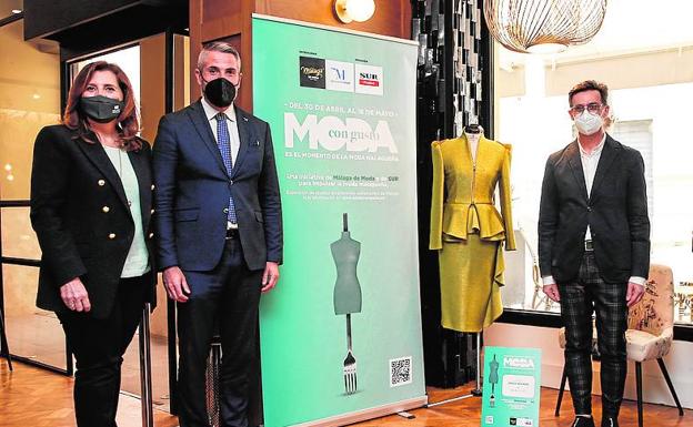 Myriam Ortiz, Maldonado y Jesús Segado, junto a su diseño 