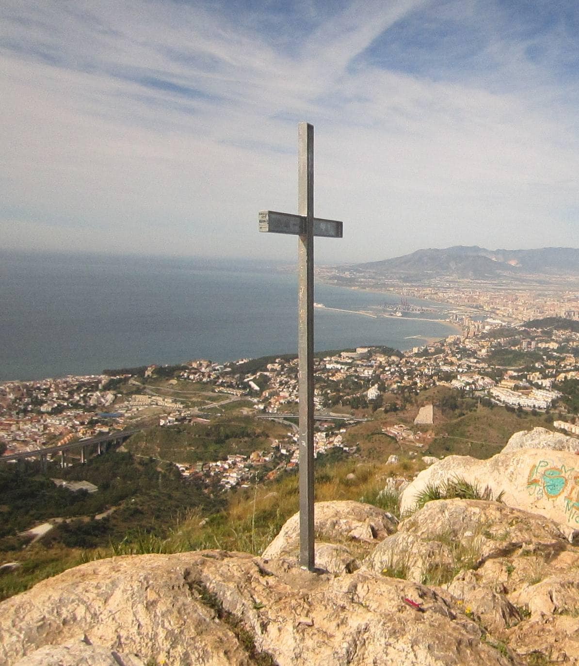 Cruz blanca en San Antón, Málaga.