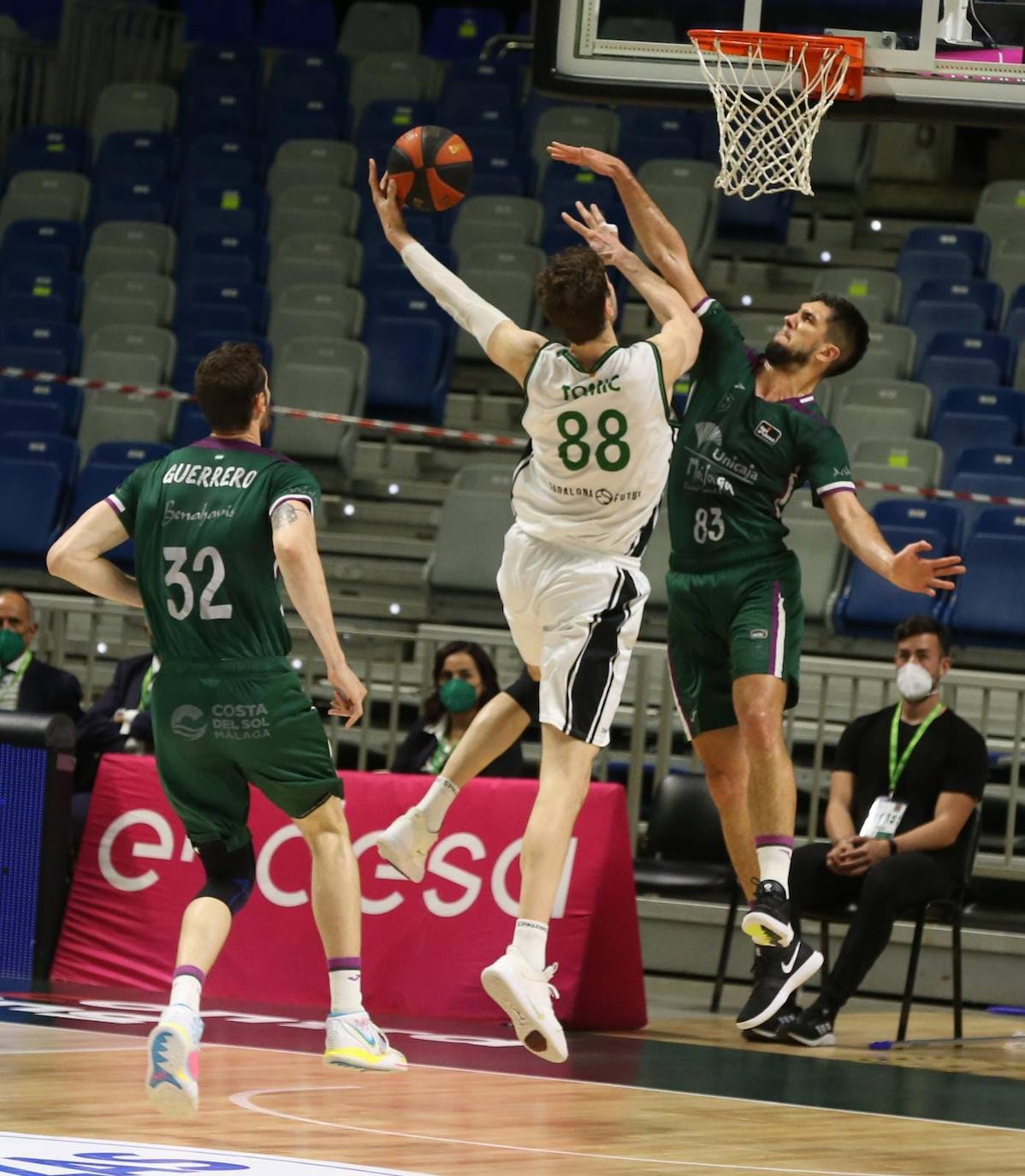 El Unicaja recibió al conjunto de Badalona en el Martín Carpena 