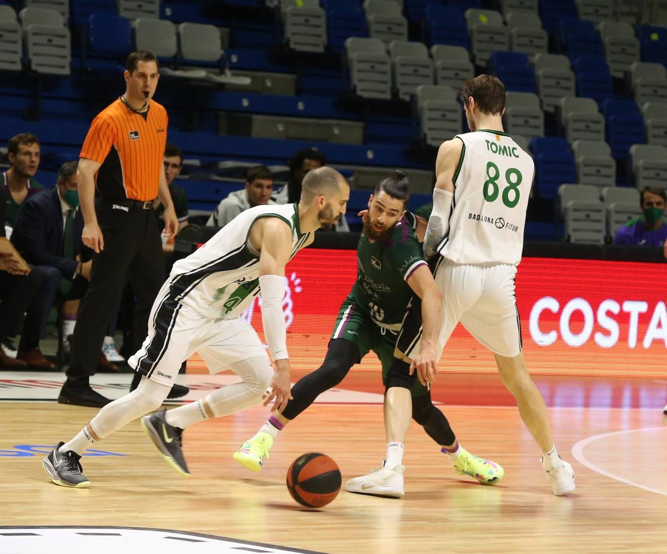 El Unicaja recibió al conjunto de Badalona en el Martín Carpena 