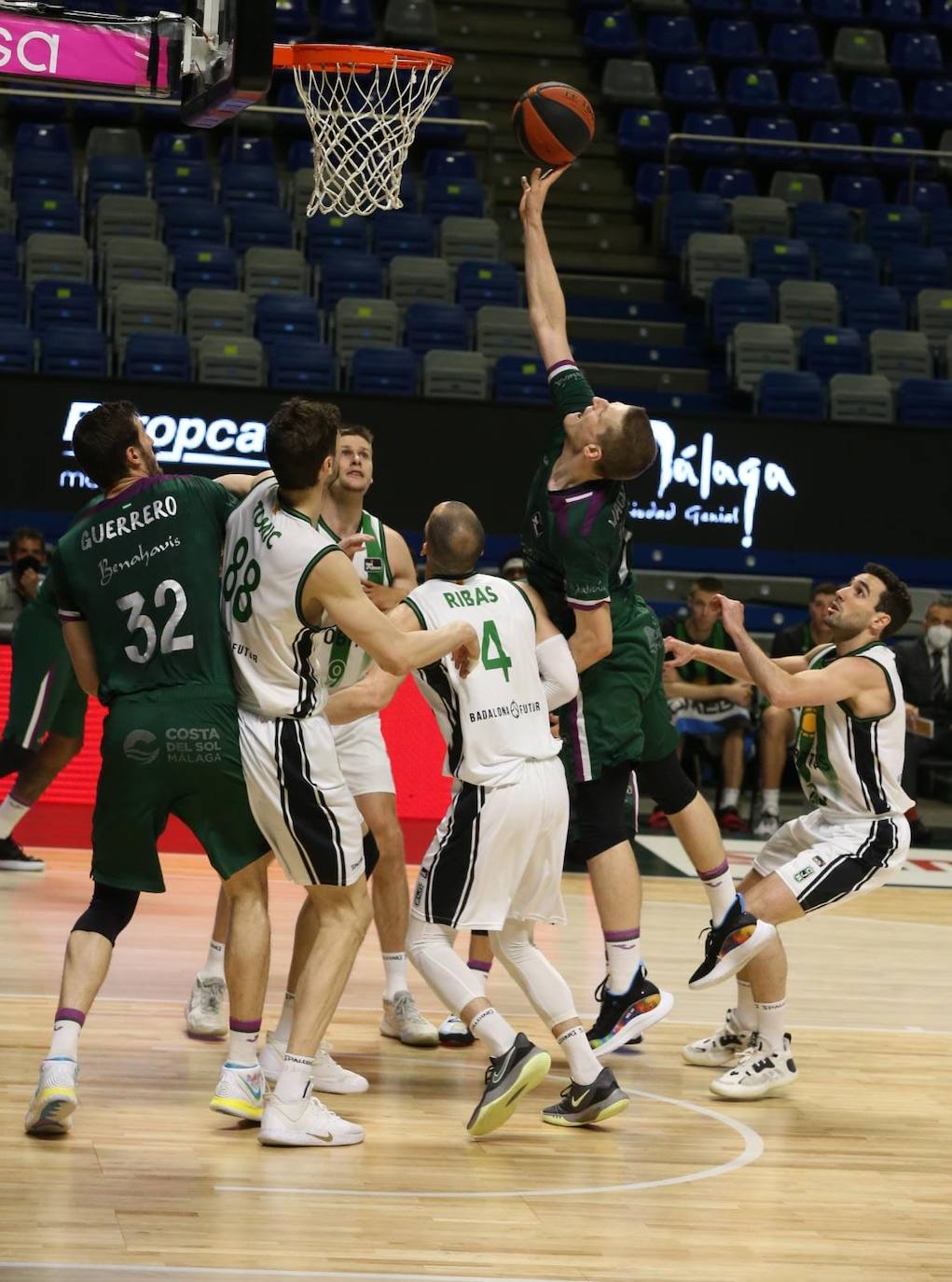 El Unicaja recibió al conjunto de Badalona en el Martín Carpena 