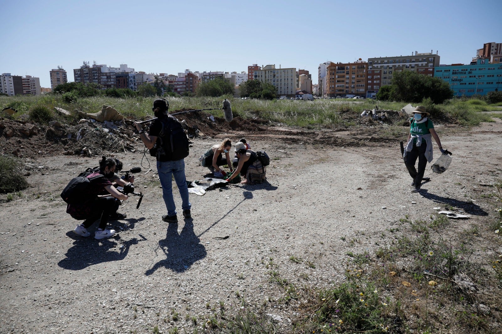 Medio centenar de voluntarios participan en una nueva recogida de residuos convocada por la plataforma Bosque Urbano y AndaLimpia