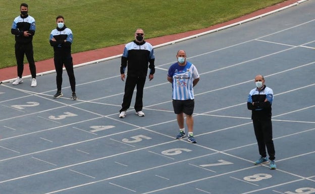 Varios técnicos del club: Mario Soto, Leandro Ramírez, Miguel Ángel Romero, Tomás Fernández y Miguel Bandera. 