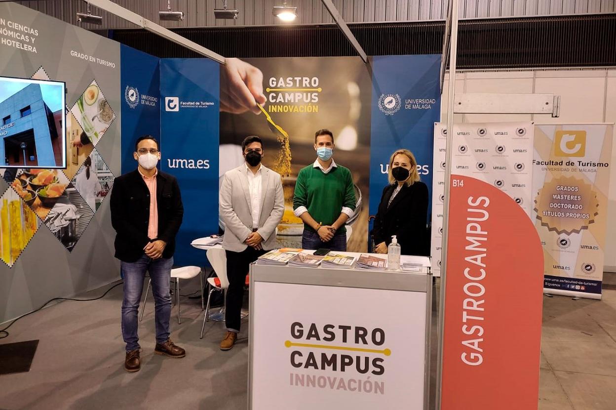 Stand de la Facultad de Turismo en el Palacio de Ferias. CRÓNICa