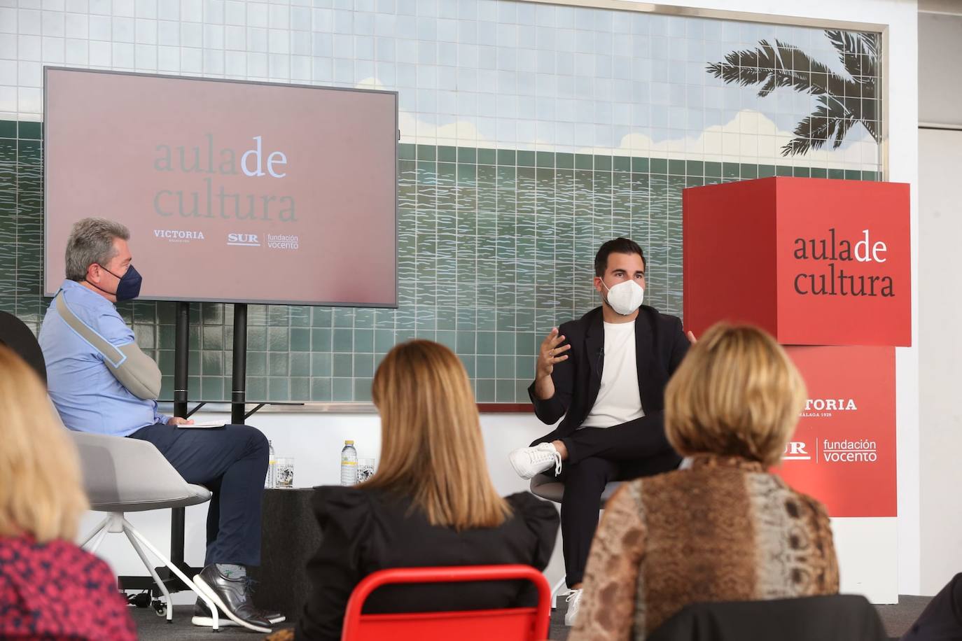El escritor Javier Castillo, en el Aula de Cultura de SUR. 