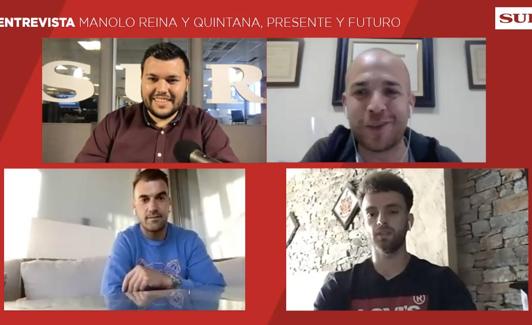 Momento de la entrevista con los futbolistas Manolo Reina y Alberto Quintana donde interviene el alcalde de Villanueva del Trabuco, José María 'Chema' García.