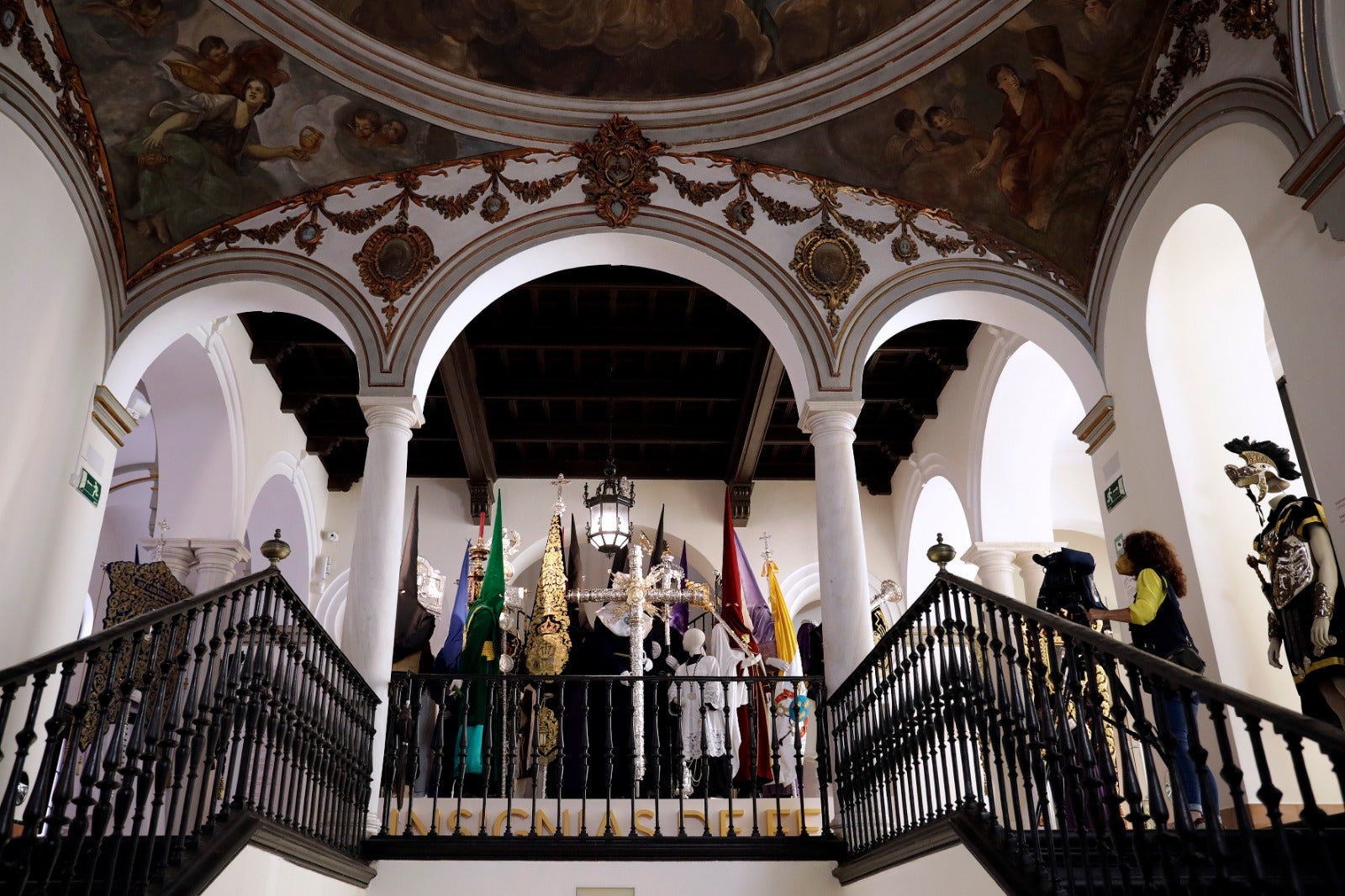 La Agrupación de Cofradías de Semana Santa de Málaga inaugura el 8 de mayo la primera de las tres exposiciones previstas con motivo de su centenario fundacional y lo hace con una muestra representativa del patrimonio que atesoran las hermandades y cofradías de la capital.