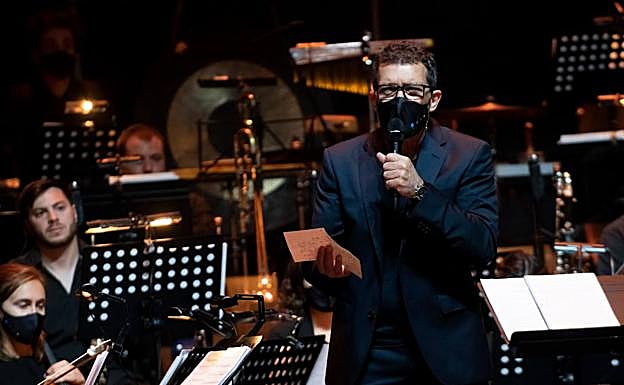 Imagen principal - El encuentro de Mercedes con Antonio Banderas: «Yo viví más de 30 años en su piso»